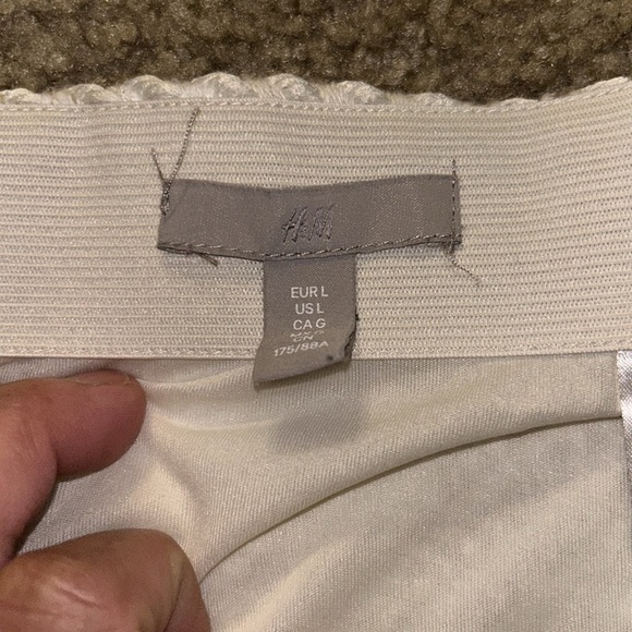 H&M cream color mini skirt size L - Picture 3 of 4
